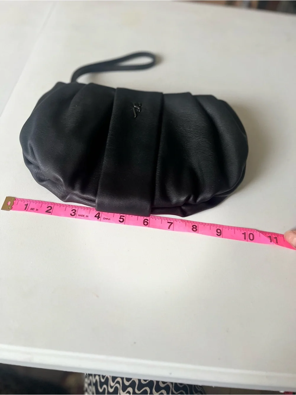 Simply Vera by Vera Black Pleated Wristlet Clutch. - Picture 5 of 7